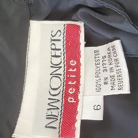 Vintage Black Pleated Front Cropped Blouse Size 6P - Picture 7 of 8